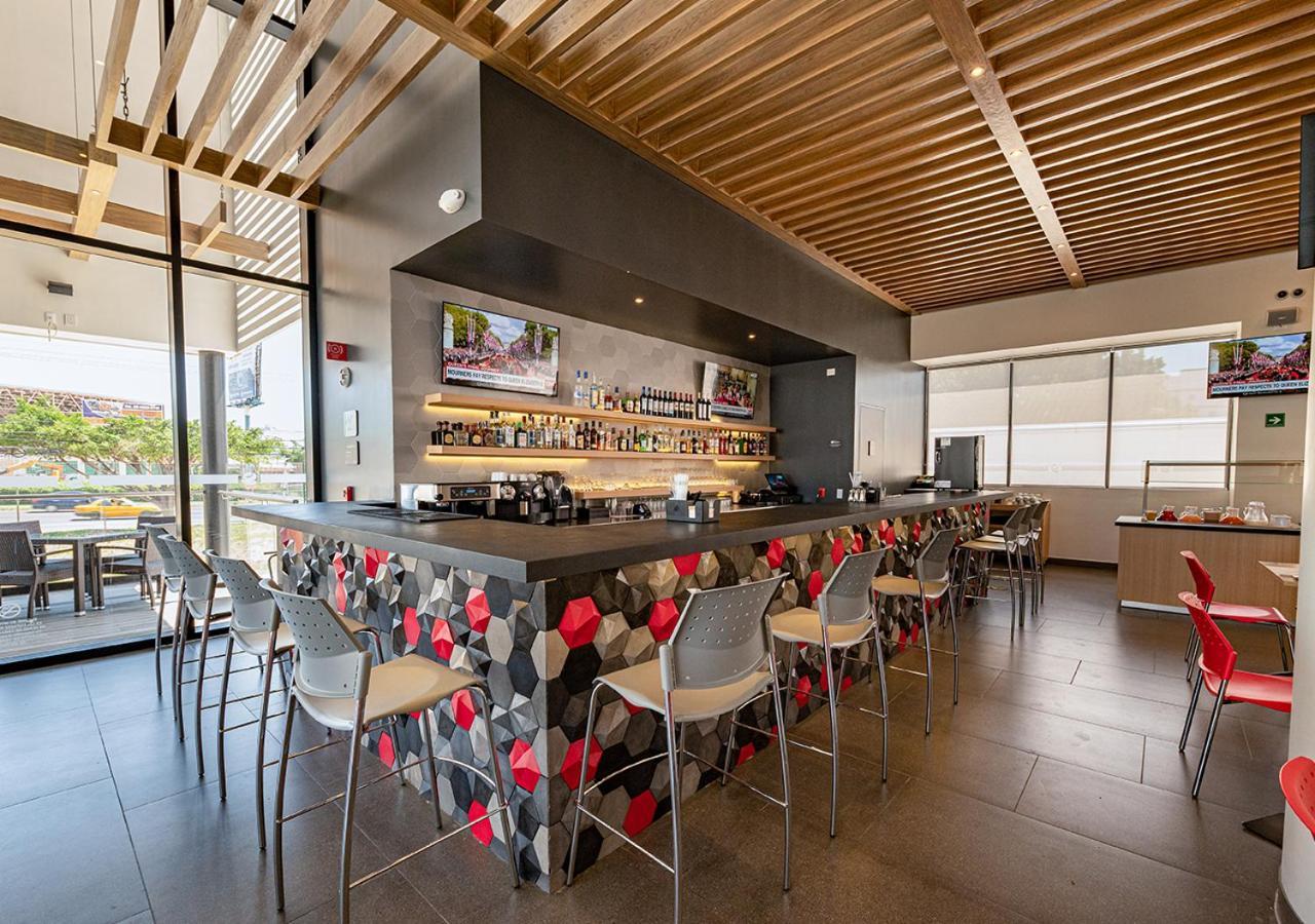 Ramada Encore By Wyndham Guadalajara Aeropuerto Las Pintas Eksteriør billede