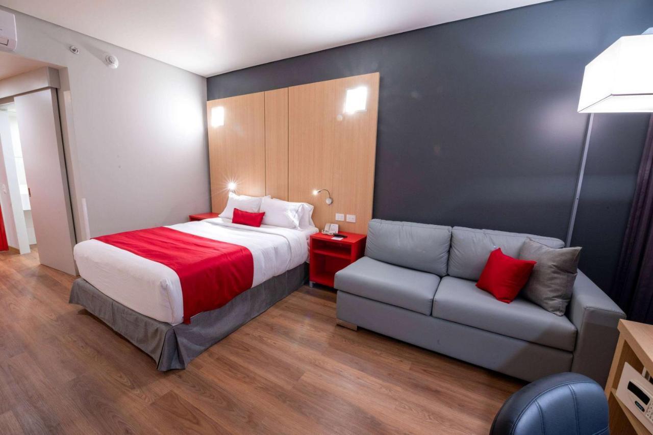 Ramada Encore By Wyndham Guadalajara Aeropuerto Las Pintas Eksteriør billede