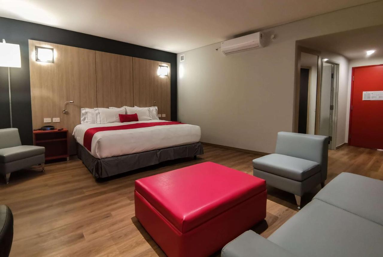 Ramada Encore By Wyndham Guadalajara Aeropuerto Las Pintas Eksteriør billede