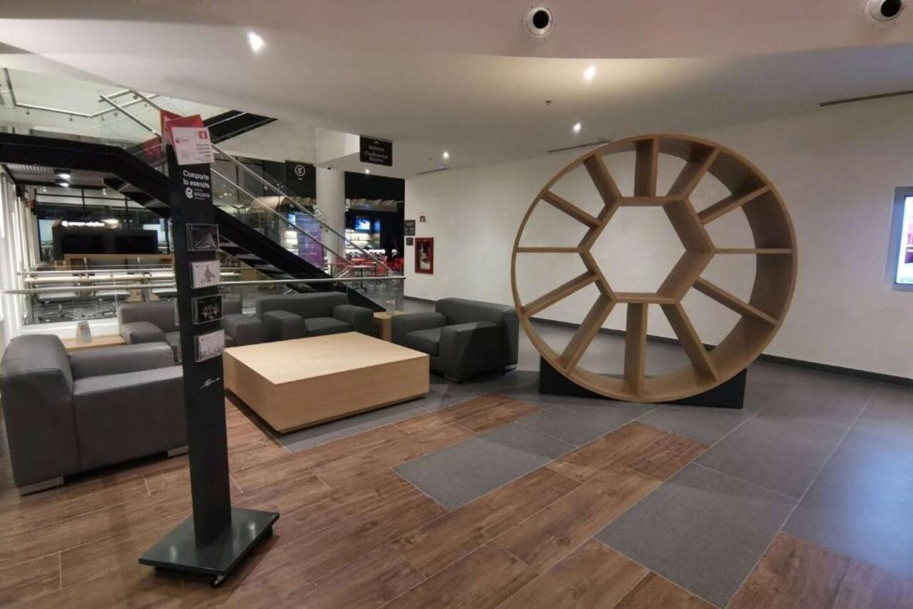 Ramada Encore By Wyndham Guadalajara Aeropuerto Las Pintas Eksteriør billede