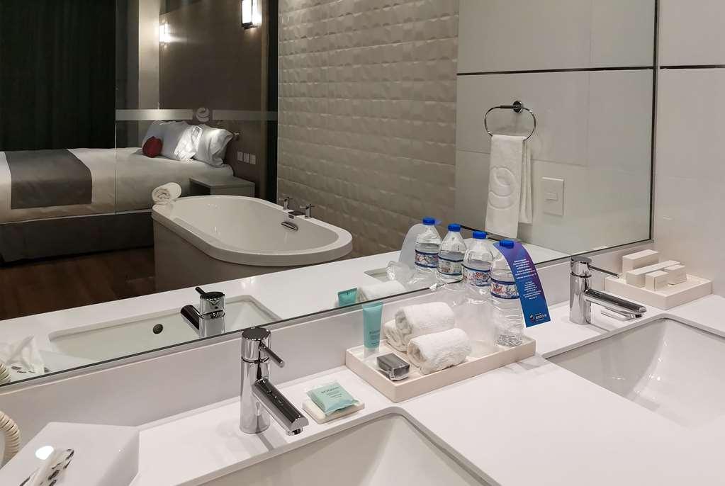 Ramada Encore By Wyndham Guadalajara Aeropuerto Las Pintas Eksteriør billede